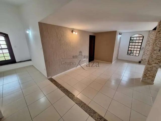 Casa / Sobrado para Locação em São José dos Campos/SP Jardim Esplanada 5 Quartos