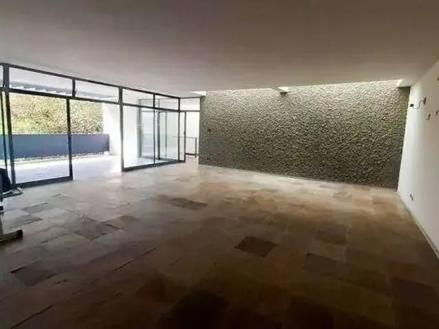 Casa / Sobrado para Locação em São José dos Campos/SP Jardim Esplanada 6 Quartos