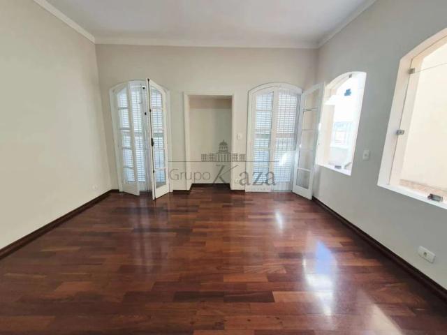 Casa / Sobrado para Locação em São José dos Campos/SP Jardim Esplanada II 5 Quartos