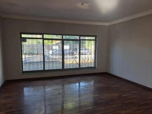 Casa / Sobrado para Locação em São José dos Campos/SP Jardim Esplanada II 6 Quartos