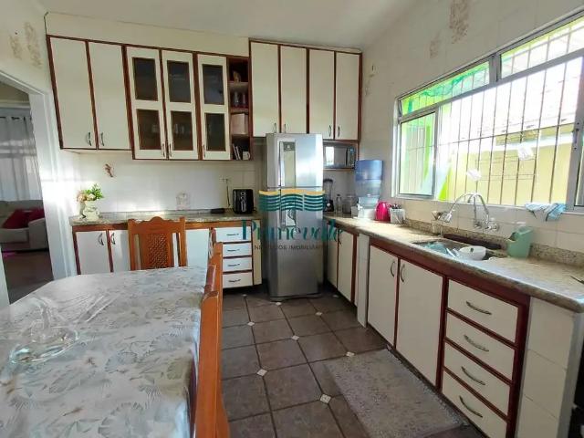 Casa / Sobrado para Locação em São José dos Campos/SP Jardim Imperial 5 Quartos