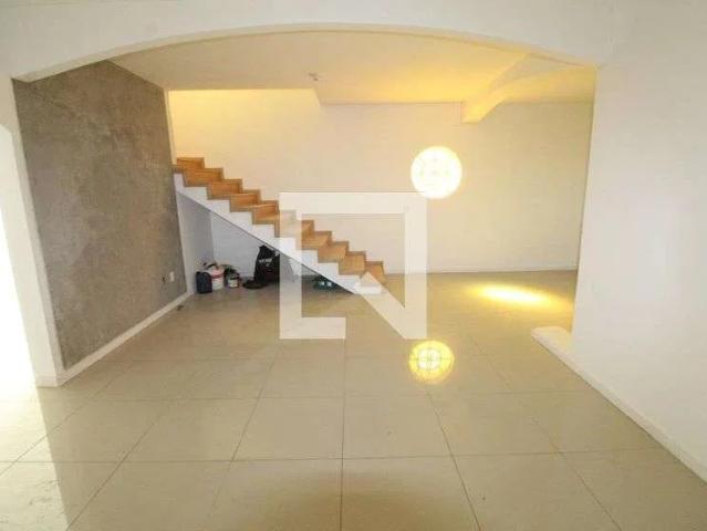 Casa / Sobrado para Locação em São José dos Campos/SP Jardim Jussara 5 Quartos