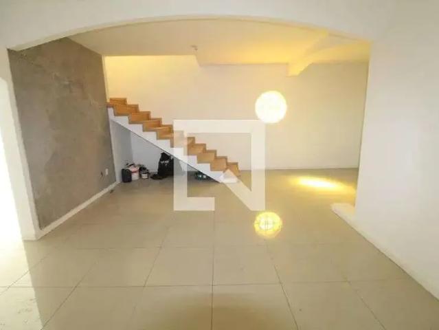 Casa / Sobrado para Locação em São José dos Campos/SP Jardim Jussara 5 Quartos