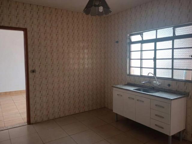 Casa / Sobrado para Locação em São José dos Campos/SP Jardim Oriente 2 Quartos
