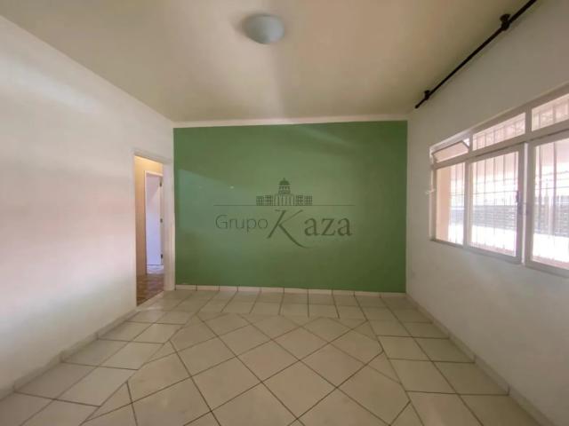 Casa / Sobrado para Locação em São José dos Campos/SP Jardim Oriente 3 Quartos