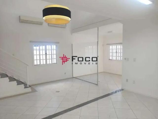Casa / Sobrado para Locação em São José dos Campos/SP Jardim Paraíso 4 Quartos