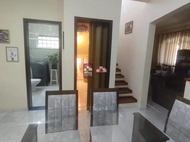 Casa / Sobrado para Locação em São José dos Campos/SP Jardim Portugal 4 Quartos