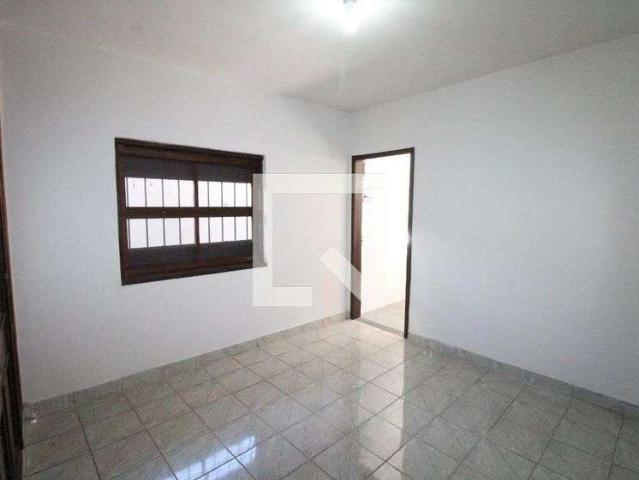 Casa / Sobrado para Locação em São José dos Campos/SP Jardim São Dimas 2 Quartos