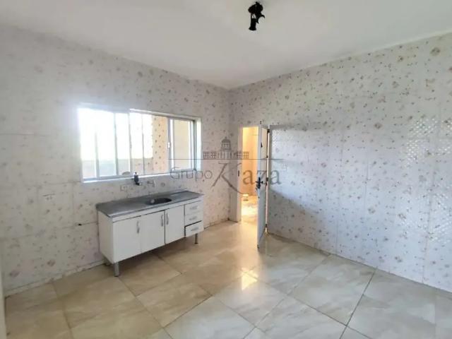 Casa / Sobrado para Locação em São José dos Campos/SP Jardim São Dimas 4 Quartos
