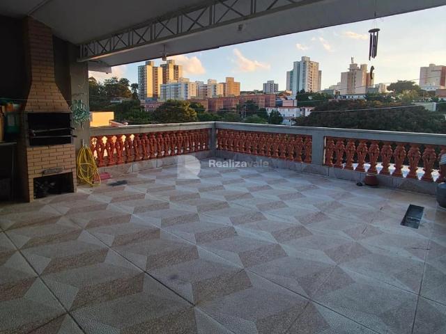 Casa / Sobrado para Locação em São José dos Campos/SP Jardim Satélite 4 Quartos