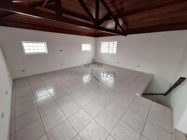 Casa / Sobrado para Locação em São José dos Campos/SP Jardim Satélite 4 Quartos