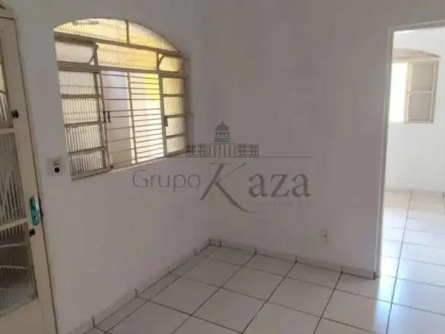 Casa / Sobrado para Locação em São José dos Campos/SP Jardim Satélite 2 Quartos