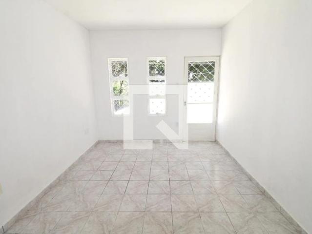 Casa / Sobrado para Locação em São José dos Campos/SP Jardim Satélite 3 Quartos
