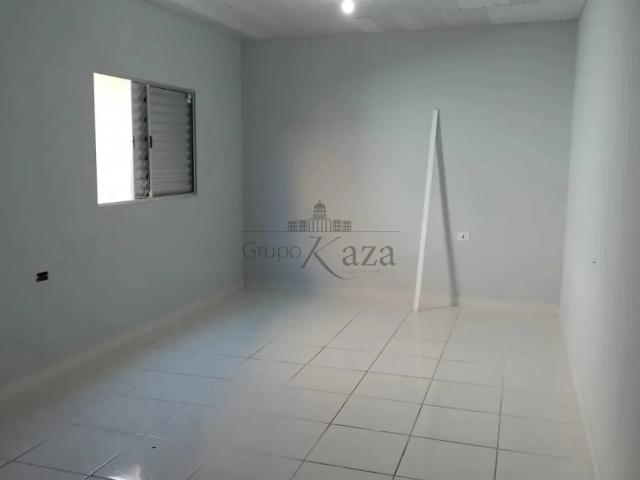 Casa / Sobrado para Locação em São José dos Campos/SP Jardim Satélite 3 Quartos