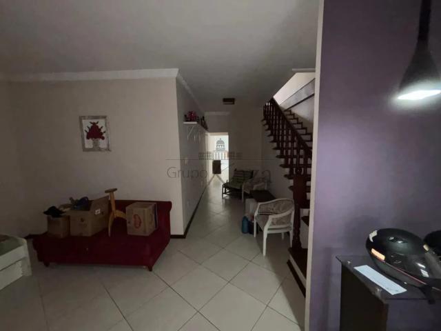 Casa / Sobrado para Locação em São José dos Campos/SP Jardim Satélite 3 Quartos