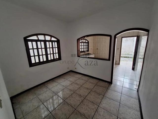Casa / Sobrado para Locação em São José dos Campos/SP Jardim Satélite 3 Quartos