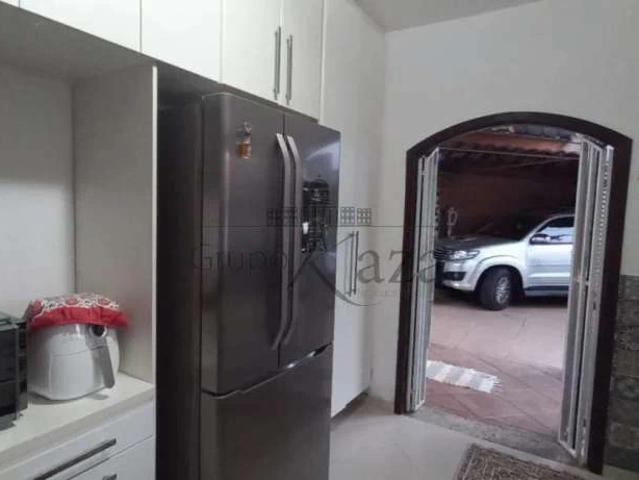Casa / Sobrado para Locação em São José dos Campos/SP Jardim Souto 3 Quartos