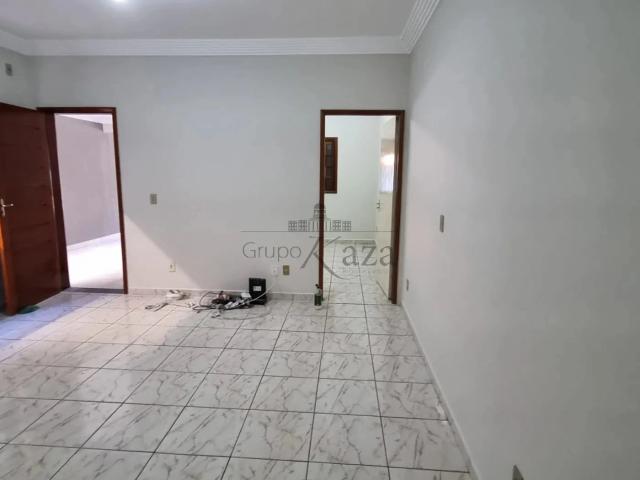 Casa / Sobrado para Locação em São José dos Campos/SP Residencial Bosque dos Ipês 3 Quartos