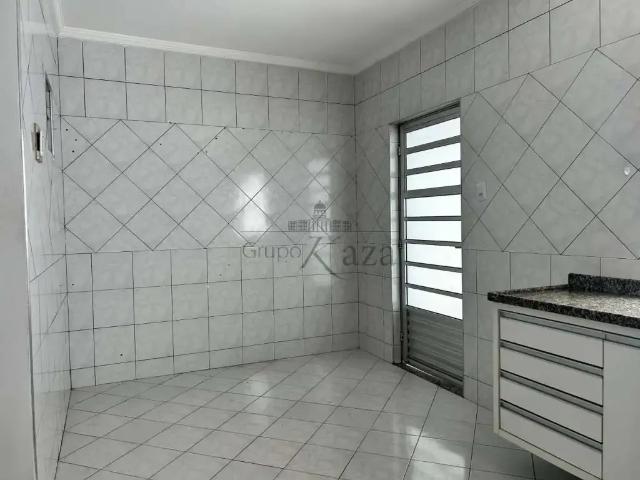 Casa / Sobrado para Locação em São José dos Campos/SP Residencial União 3 Quartos