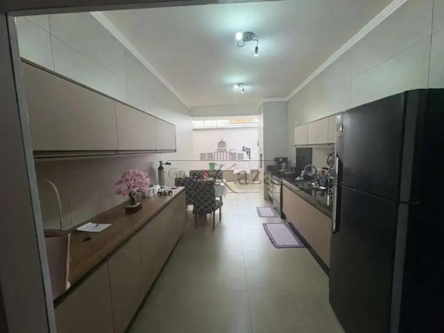 Casa / Sobrado para Locação em São José dos Campos/SP Setville Altos de São José 3 Quartos