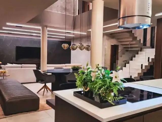 Casa / Sobrado para Locação em São José dos Campos/SP Urbanova 4 Quartos