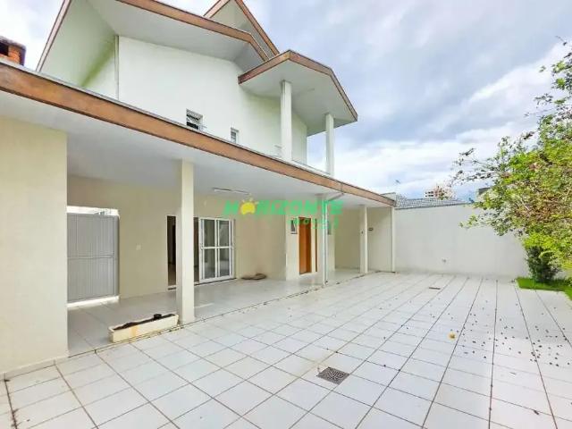 Casa / Sobrado para Locação em São José dos Campos/SP Urbanova 4 Quartos
