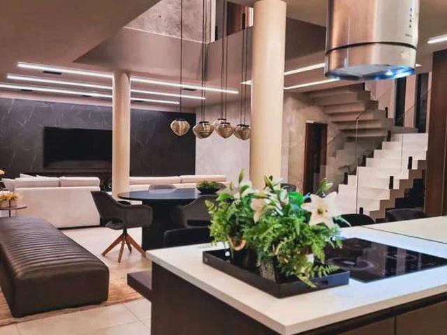 Casa / Sobrado para Locação em São José dos Campos/SP Urbanova 4 Quartos