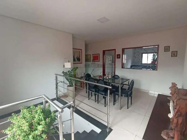Casa / Sobrado para Locação em São José dos Campos/SP Vila Betânia 14 Quartos