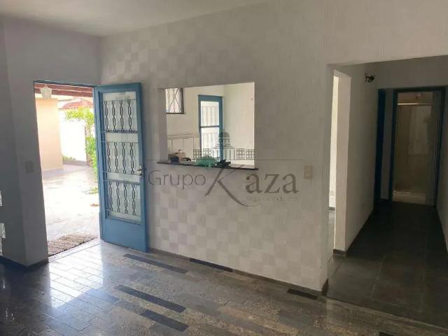 Casa / Sobrado para Locação em São José dos Campos/SP Vila Guaianazes 1 Quartos