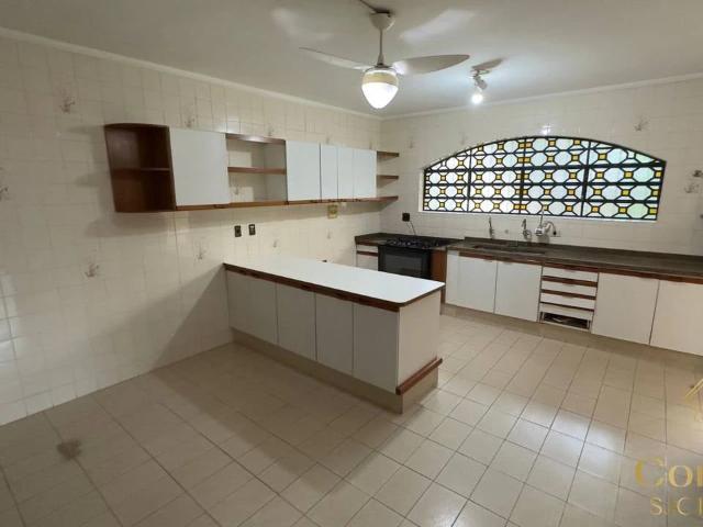 Casa / Sobrado para Locação em São José dos Campos/SP Vila Ema 4 Quartos