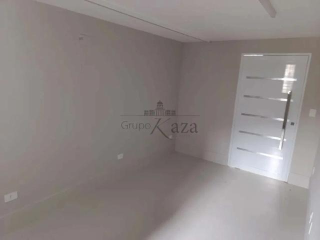 Casa / Sobrado para Locação em São José dos Campos/SP Vila Ema 8 Quartos