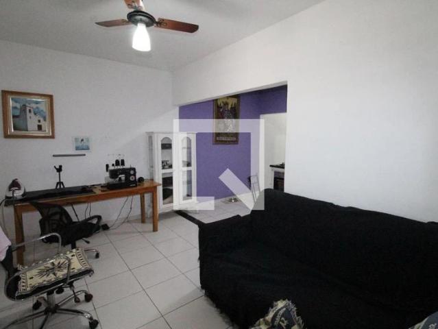 Casa / Sobrado para Locação em São José dos Campos/SP Vila São Benedito 2 Quartos