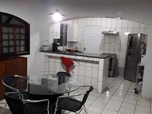 Casa / Sobrado para Locação em São José dos Campos/SP Vila Tesouro 3 Quartos