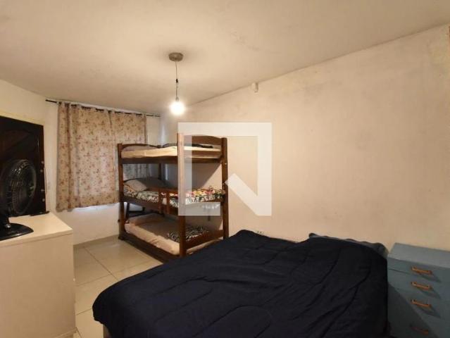Casa / Sobrado para Locação em São José dos Pinhais/PR São Cristóvão 1 Quartos