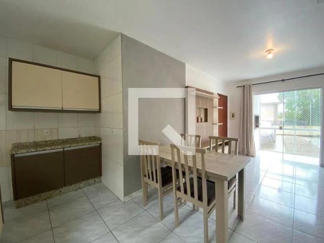 Casa / Sobrado para Locação em São José/SC Areias 2 Quartos