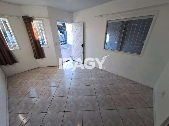 Casa / Sobrado para Locação em São José/SC Areias 2 Quartos