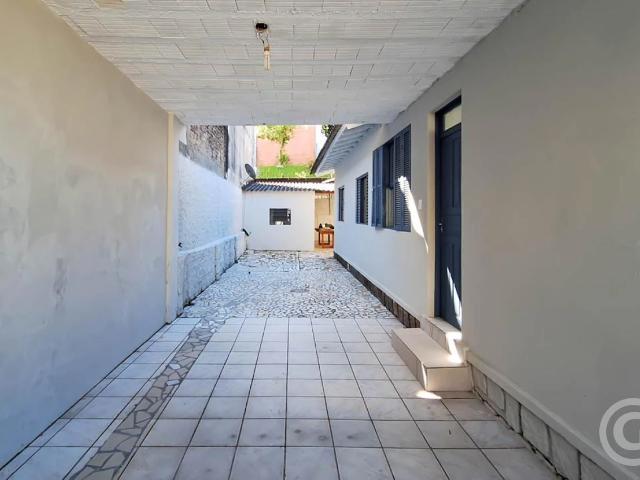 Casa / Sobrado para Locação em São José/SC Barreiros 2 Quartos