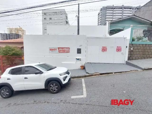 Casa / Sobrado para Locação em São José/SC Barreiros 4 Quartos