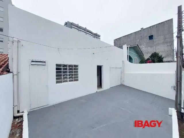 Casa / Sobrado para Locação em São José/SC Barreiros 4 Quartos