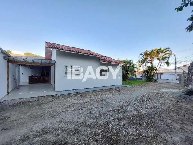 Casa / Sobrado para Locação em São José/SC Fazenda Santo Antônio 2 Quartos
