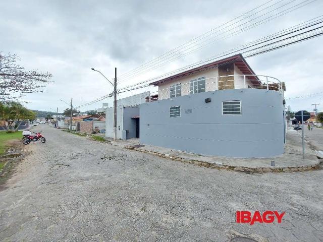 Casa / Sobrado para Locação em São José/SC Forquilhinha 3 Quartos