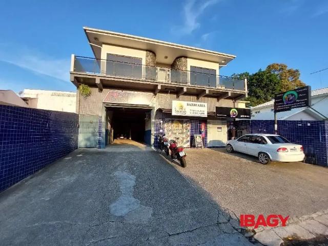 Casa / Sobrado para Locação em São José/SC Forquilhinhas 3 Quartos