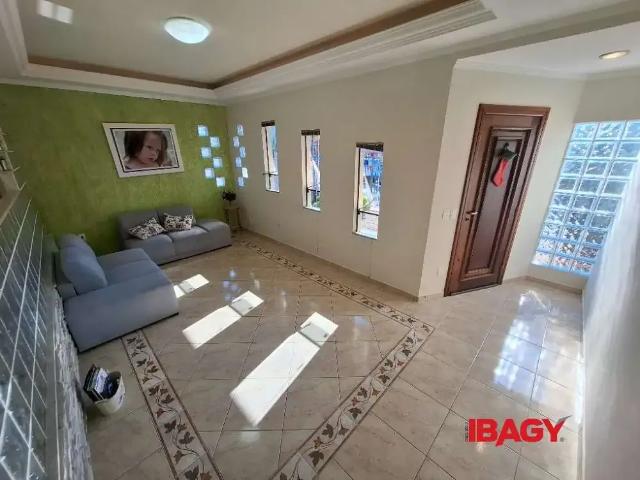 Casa / Sobrado para Locação em São José/SC Jardim Cidade de Florianópolis 3 Quartos