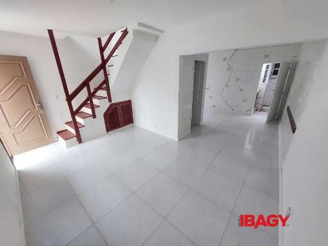 Casa / Sobrado para Locação em São José/SC Kobrasol 2 Quartos