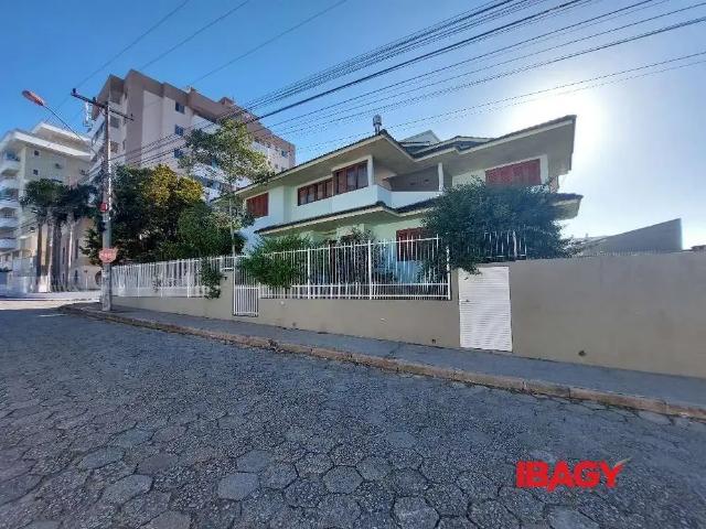Casa / Sobrado para Locação em São José/SC Nossa Senhora do Rosário 4 Quartos