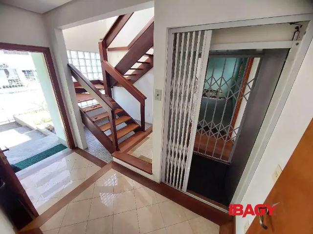 Casa / Sobrado para Locação em São José/SC Nossa Senhora do Rosário 4 Quartos