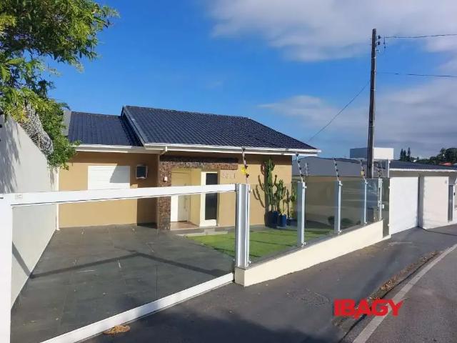 Casa / Sobrado para Locação em São José/SC Ponta de Baixo 3 Quartos