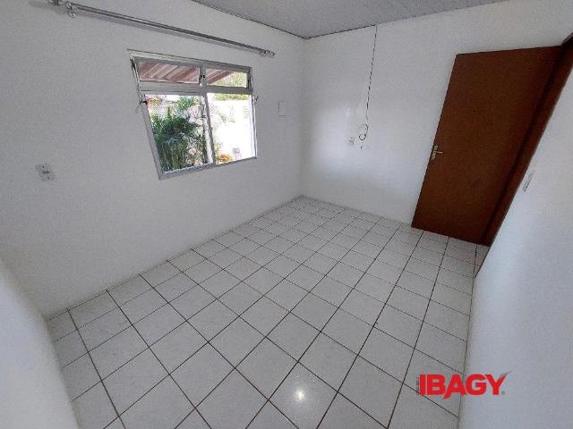 Casa / Sobrado para Locação em São José/SC Potecas 1 Quartos