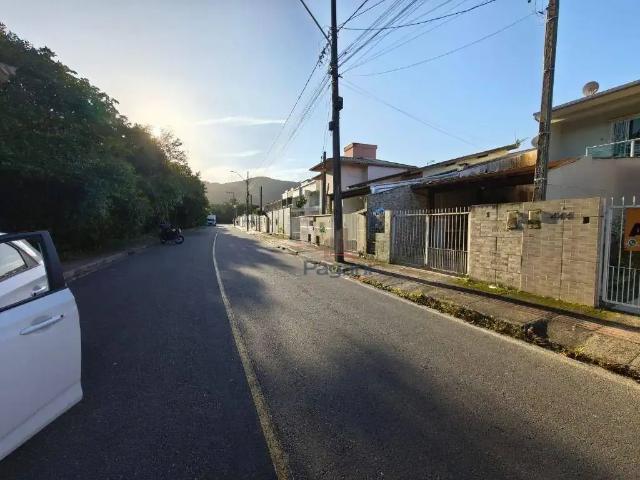 Casa / Sobrado para Locação em São José/SC Potecas 2 Quartos