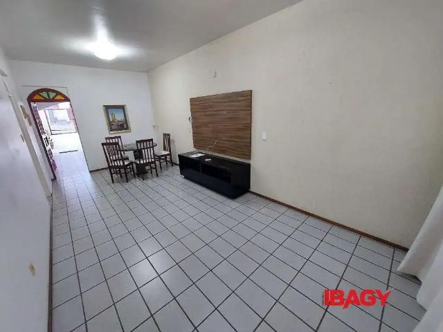 Casa / Sobrado para Locação em São José/SC Praia Comprida 5 Quartos